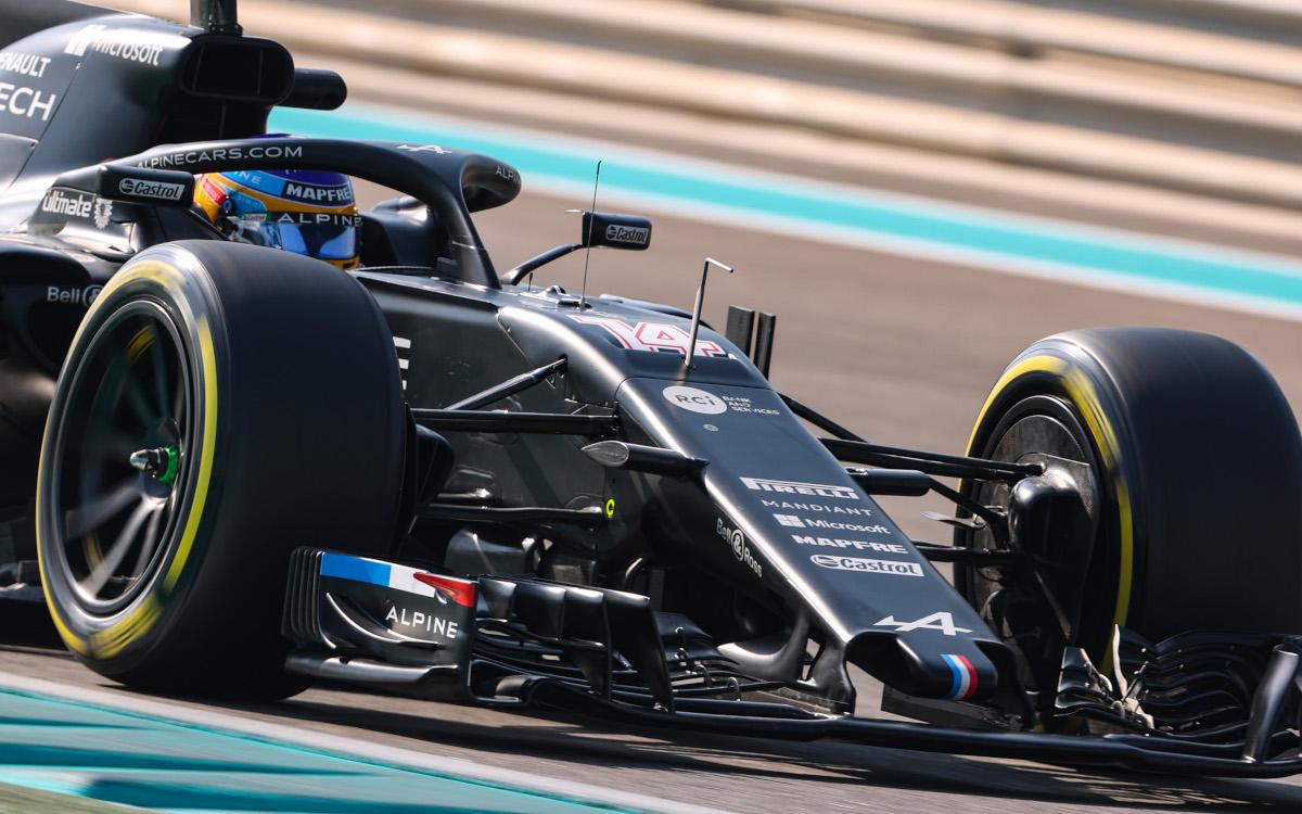 Fernando Alonso testuje osemnástky Pirelli
