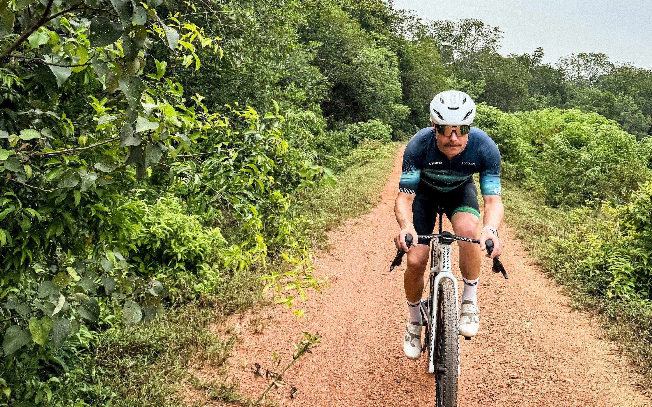 Valtteri Bottas na bicykli