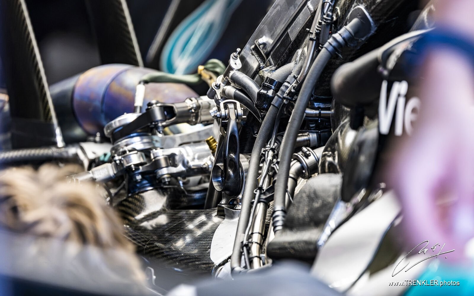 Monopost Mercedesu W17: motor