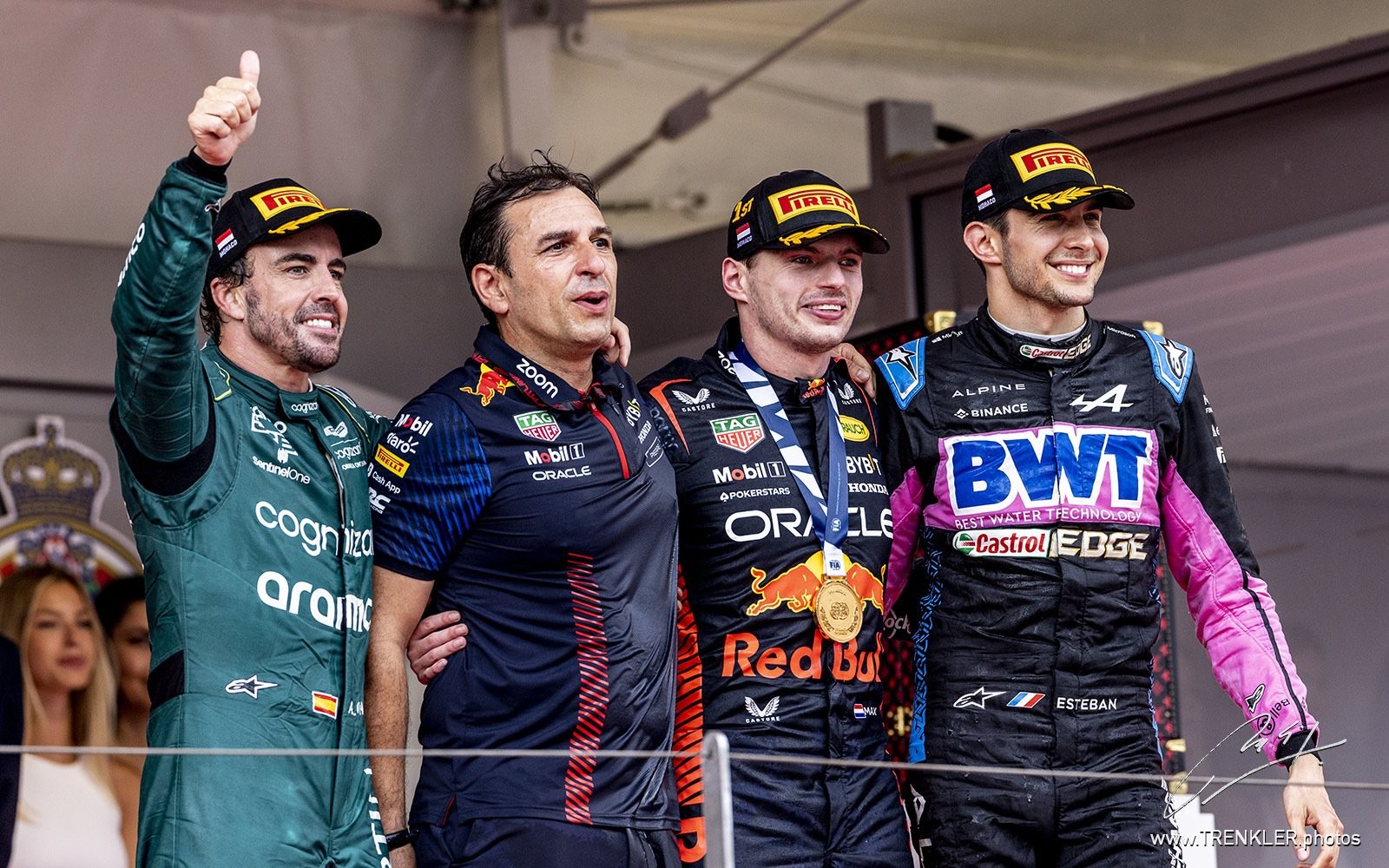 Pódium VC Monaka 2023: Max Verstappen, Fernando Alonso, Esteban Ocon a Pierre Waché