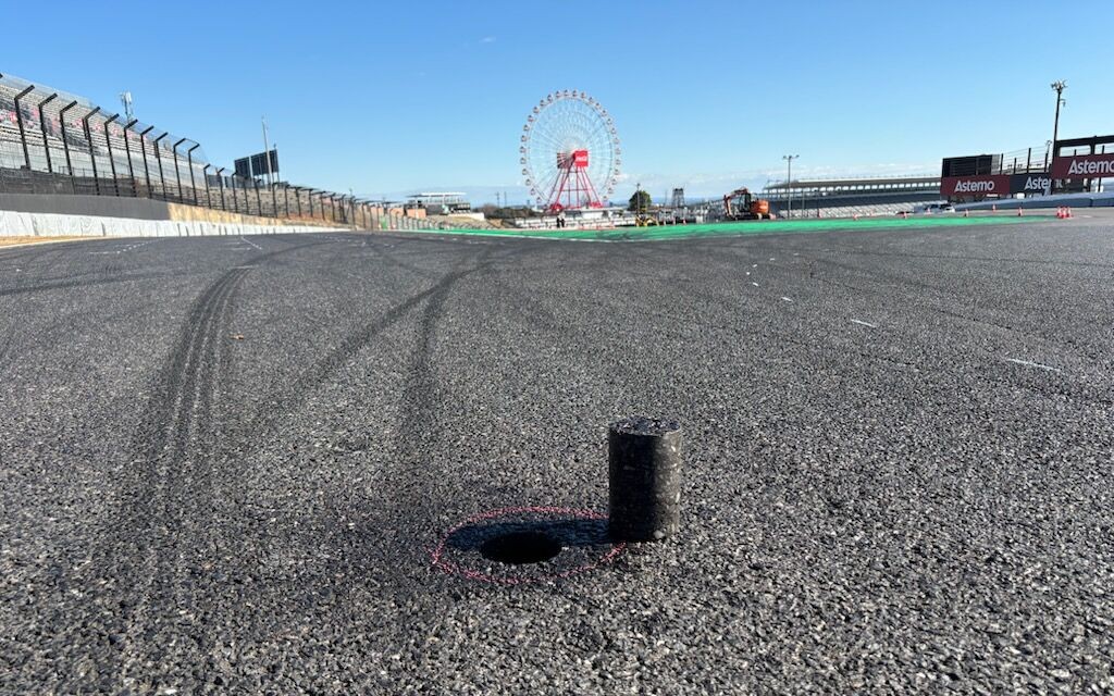 Vyberanie asfaltu v Suzuke