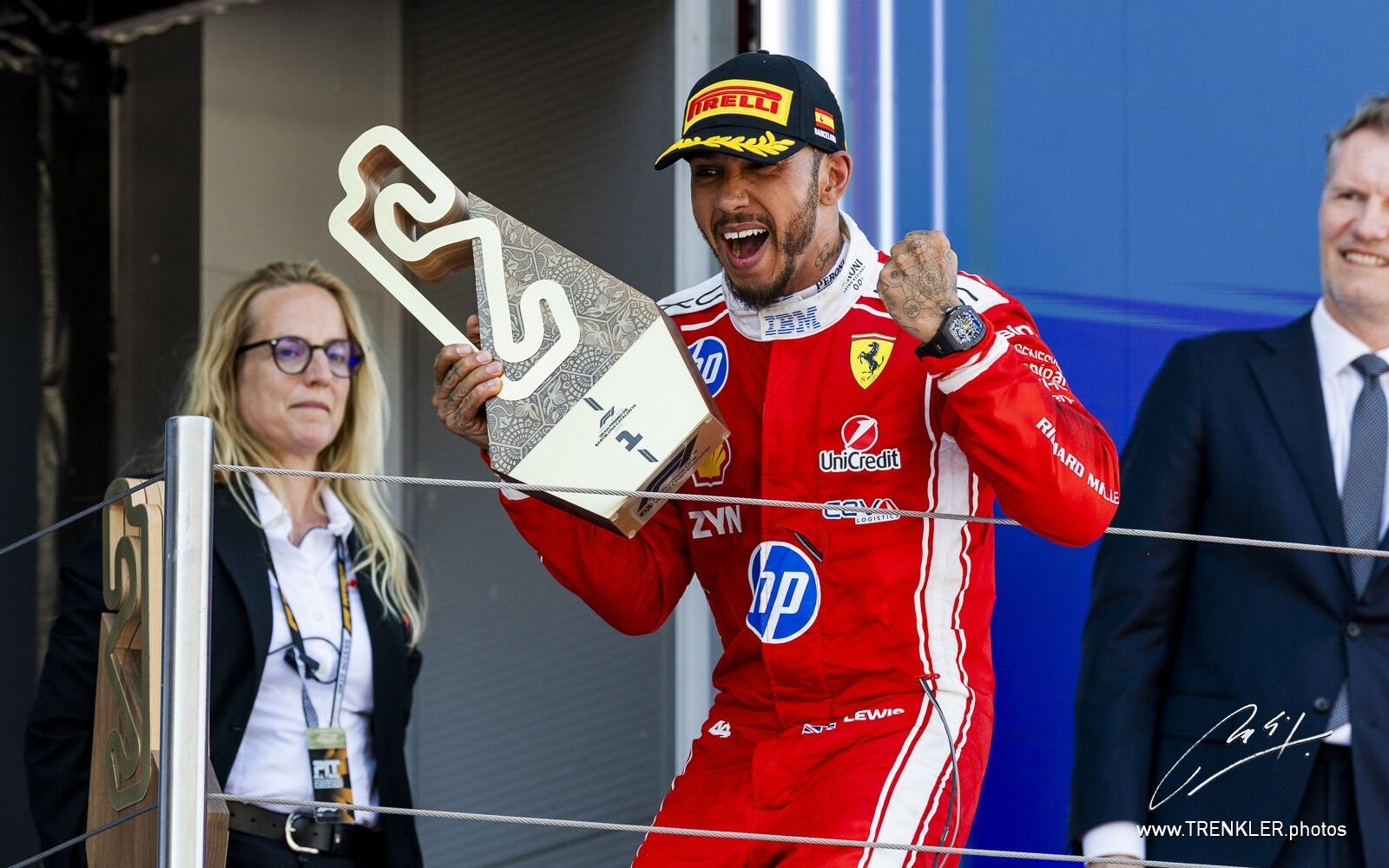 Lewis Hamilton na pódiu VC Barcelony 2026