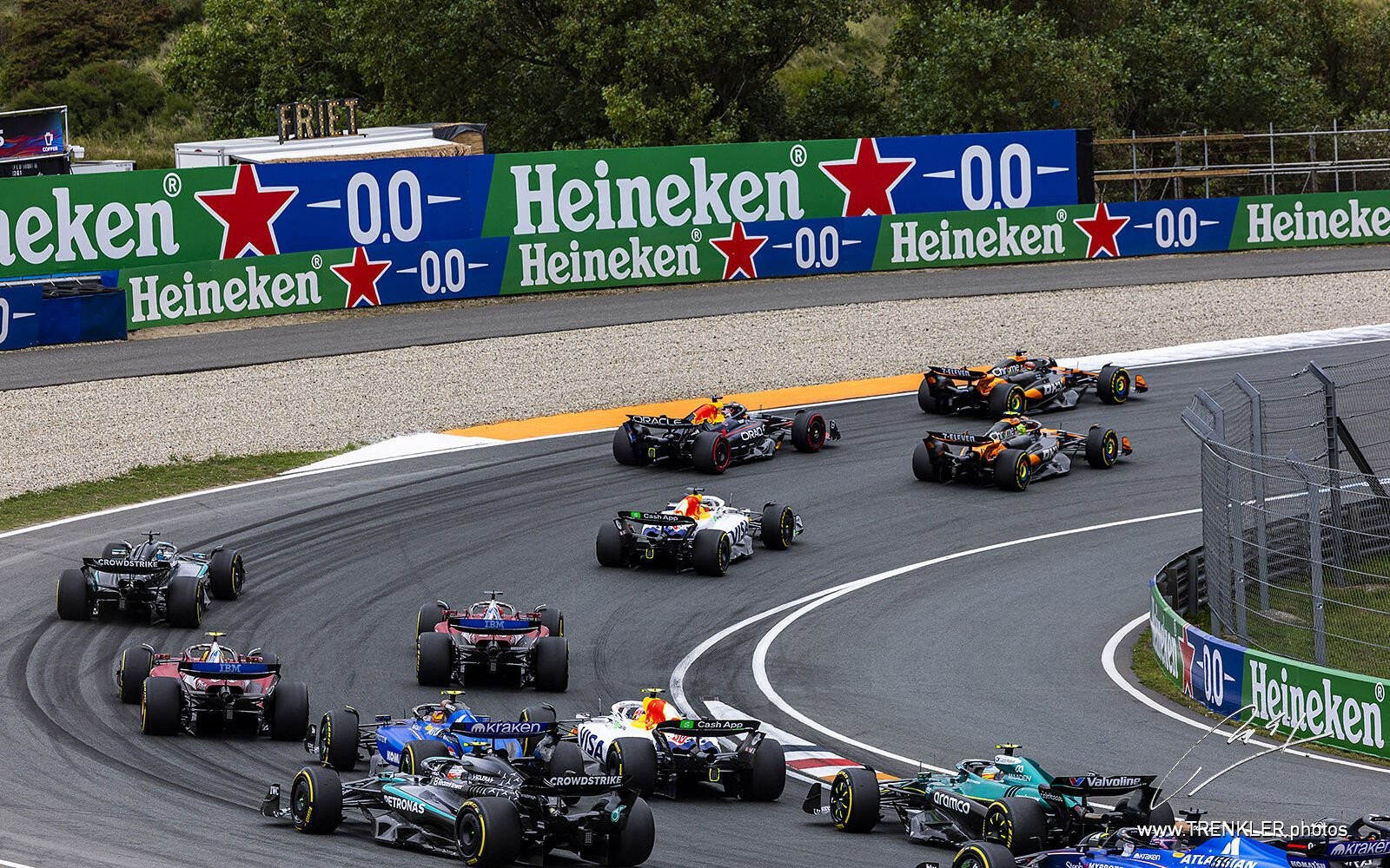 Oscar Piastri, Lando Norris a Max Verstappen po štarte VC Holandska 2025