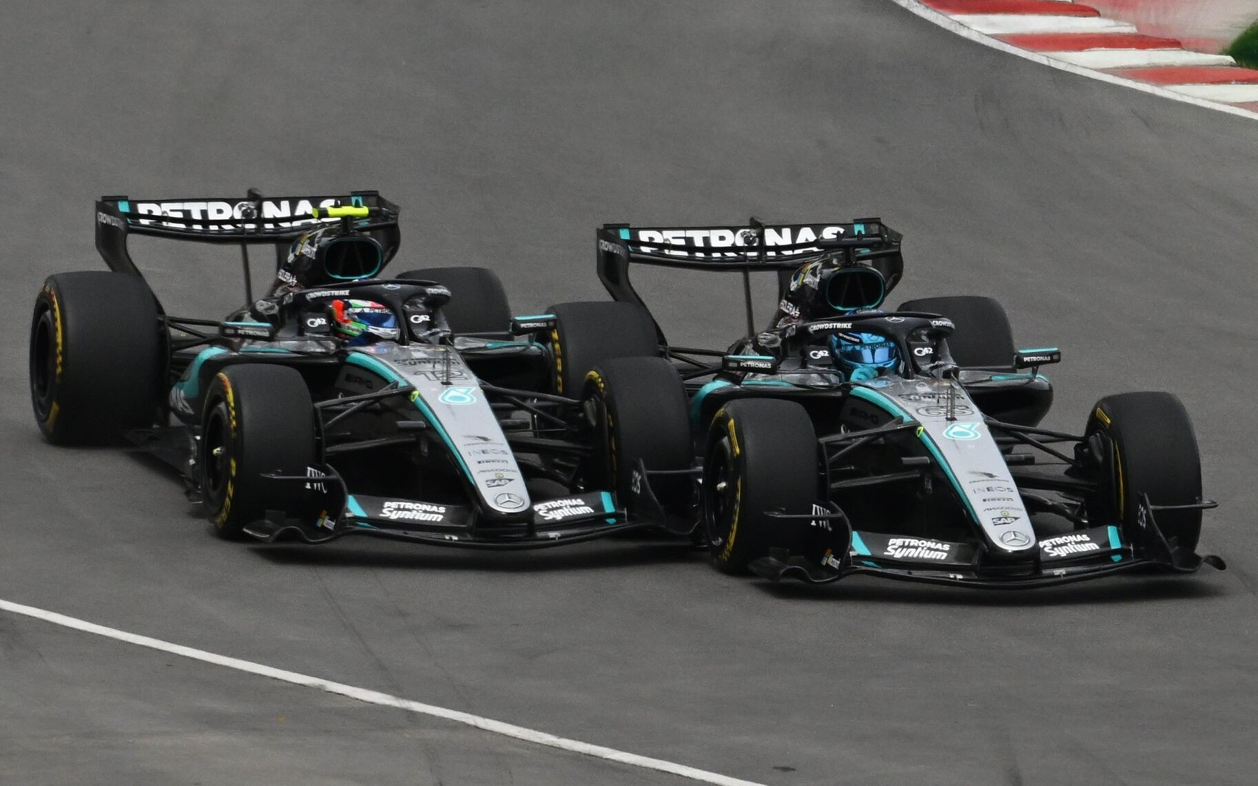 Kimi Antonelli a George Russell