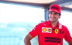 fotka k článku Aké to je byť pilotom Ferrari? Viac tlaku, viac povinností a nabitý program, hovorí Sainz