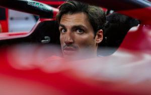 fotka k článku Sainz: Prioritou Ferrari je vyhrávať preteky, nie poraziť Mercedes v Pohári konštruktérov