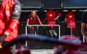 fotka k článku EisKing DEBRIEFING 13/22: Strategické peklo Ferrari. Nastane konečne zmena?