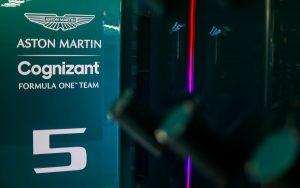 fotka k článku Hill si myslí, že Mercedes nedovolí, aby ho Aston Martin predbehol