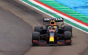 fotka k článku Grandiózne preteky v Imole vyhral Verstappen, druhému Hamiltonovi pomáhali všetci svätí