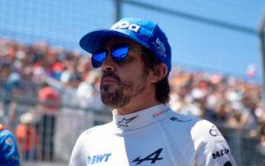 fotka k článku Alpine netušil o Alonsovom podpísaní zmluvy s Aston Martinom, prezradil Szafnauer