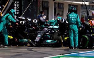 fotka k článku Mercedes napokon uznáva, že neposlať Hamiltona do boxov bola chyba