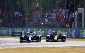 fotka k článku Stewart: Víťazstvo Red Bullu bude pre F1 lepšie, Hamilton uvažuje o konci