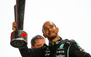 fotka k článku Piloti sa postavili za Lewisa Hamiltona: Takéto urážky tu nemajú miesto