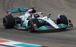 fotka k článku Brundle: Auto Mercedesu je totálna záhada, ale Russell to zvláda lepšie