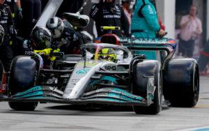 fotka k článku Mercedes vysvetlil, prečo sa Hamiltona vôbec pýtal na zastávku