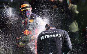 fotka k článku Verstappenovi by sa zišiel silnejší kolega, myslí si Hamilton