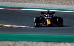 fotka k článku Isola chváli Verstappena, Hamiltona a Leclerca za prácu s pneumatikami