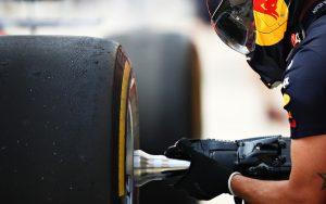 fotka k článku Pirelli: Red Bull a Aston Martin jazdili s nižšími tlakmi v pneumatikách, než sme čakali