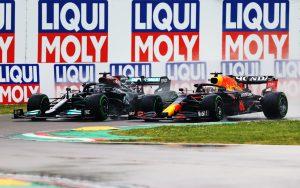 fotka k článku Mercedes vysvetlil Hamiltonovu pomalú zastávku v Imole