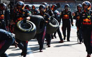 fotka k článku Windsor: Pirelli novými pneumatikami pomohlo Mercedesu