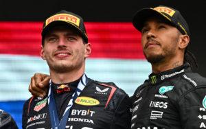 fotka k článku Villeneuve: Verstappen je konzistentný, Hamilton nie. Maxovi môže zavariť len Alonso