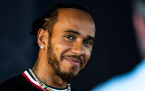 fotka k článku Brundle: Hamilton sa nebojí odchodu z Mercedesu, bude premýšľať o Ferrari